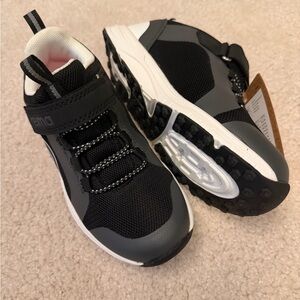 NWT Reima waterproof sneakers US 13-13.5 (EU31)